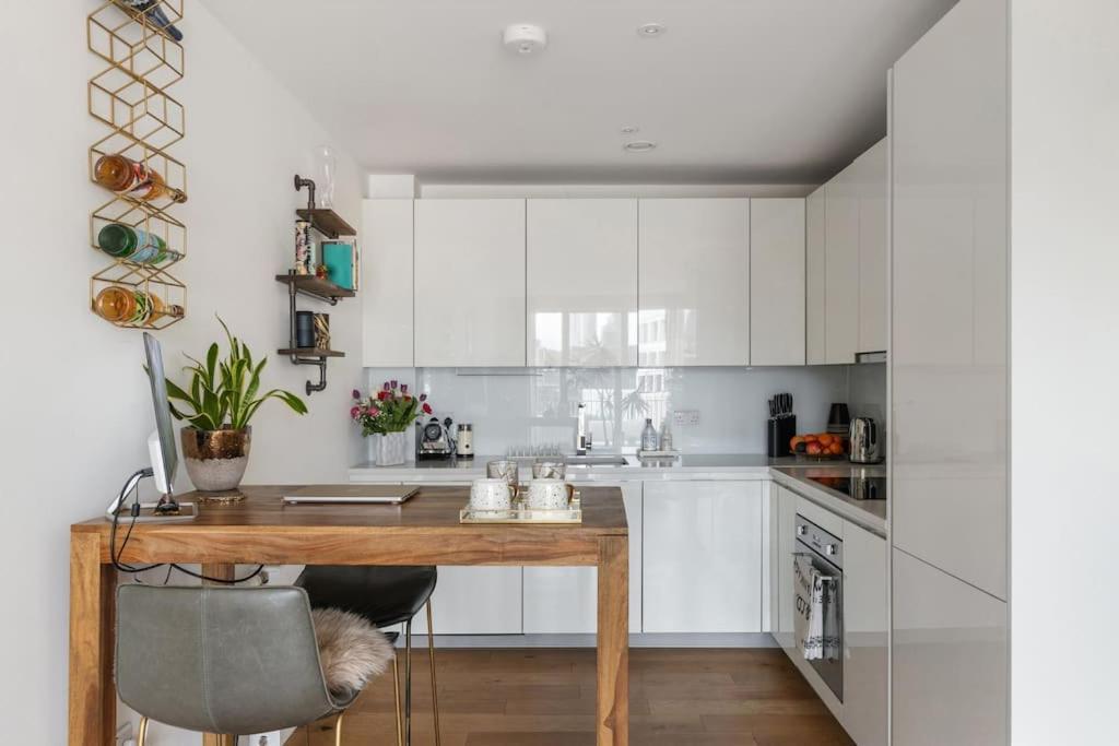 Modern New 1-Bedroom Home Stunning Views London Luaran gambar