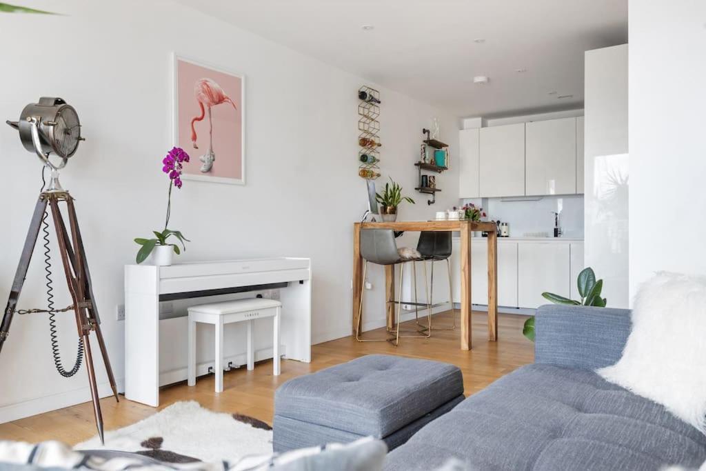 Modern New 1-Bedroom Home Stunning Views London Luaran gambar