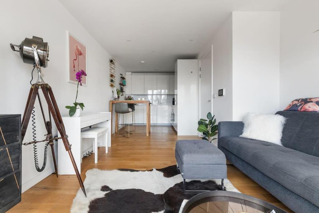 Modern New 1-Bedroom Home Stunning Views London Luaran gambar